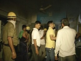 दिल्ली : सीआरपीएफ के रिकॉर्ड रूम में भीषण आग, एक हवलदार की मौत दिल्ली : सीआरपीएफ के रिकॉर्ड रूम में भीषण आग, एक हवलदार की मौत