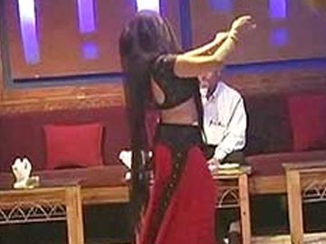 कोलकाता में पनप रहे हैं अवैध डांस बार, लड़कियों को जबरन धकेला जा रहा है..