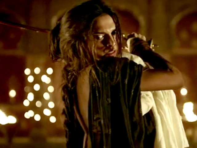 <i>Bajirao Mastani</i> Trailer: Deepika as Warrior Princess, Priyanka as Glam Queen