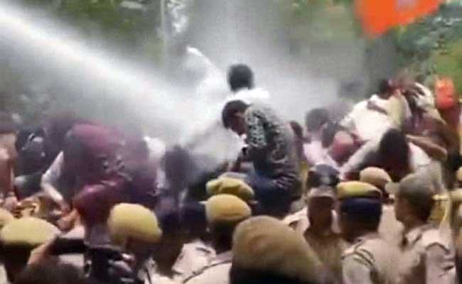 BJP Protests VAT Hike on Fuel in Delhi, Raises it Next Door in Haryana