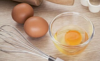 Kitchen Hack: How to Remove Eggshells from A Cracked Egg