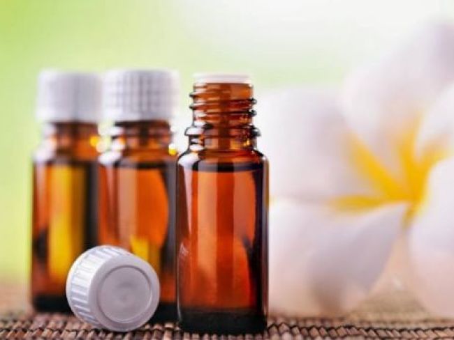 Aromatherapy: आपके फर्स्ट ऐड बॉक्स में क्यों ज़रूरी है ये 5 तरह के तेल