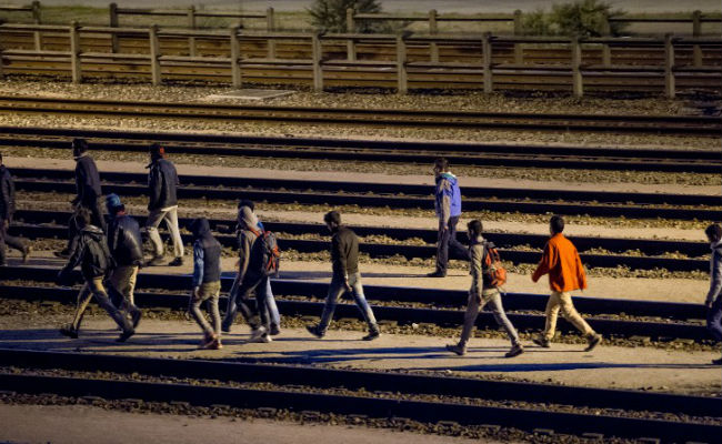 More Than 2,000 Migrants Tried to Enter Channel  Tunnel to Go to the UK, Says France