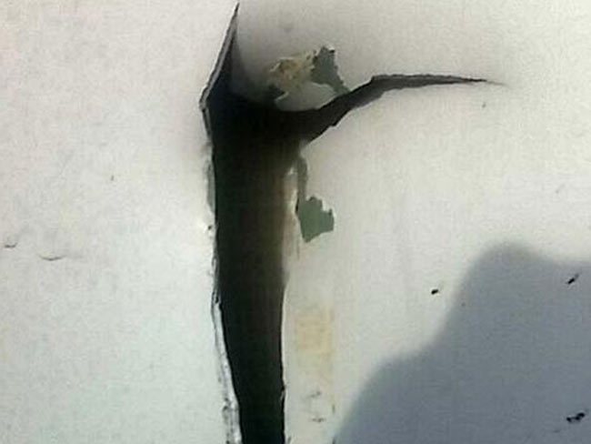 चेन्नई हवाई अड्डे पर गोएयर का विमान एयरोब्रिज से टकराया
