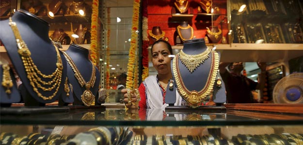 Gold Tumbles by Rs 110 on Global Cues, Sluggish Demand