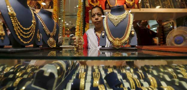 Gold Tops Rs 27,000 Mark on Global Cues, Seasonal Demand