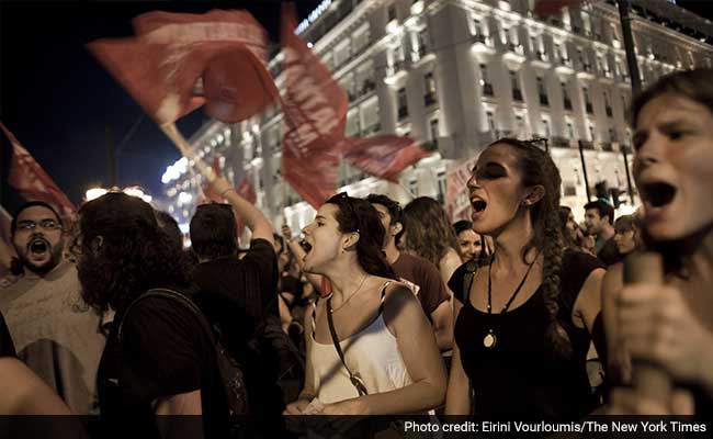 जनमत संग्रह में अंतरराष्ट्रीय दानदाताओं की शर्तें ठुकराने के बाद यूनान अनिश्चित भविष्य की ओर