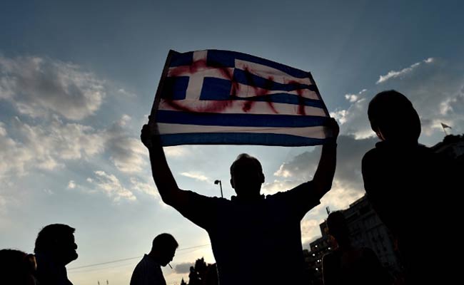 Greek Referendum Poll Shows Lead for 'No' Vote, But Narrowing