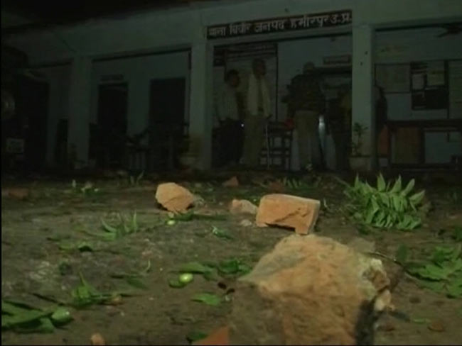 यूपी: छेड़खानी की शिकायत के बावजूद पुलिस के कार्रवाई नहीं करने पर नाबालिग ने किया आत्मदाह