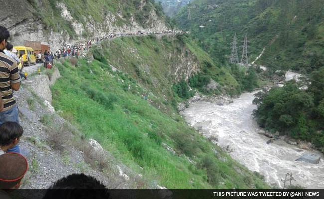 6 Killed, 29 Missing As Bus Falls Into Himachal River
