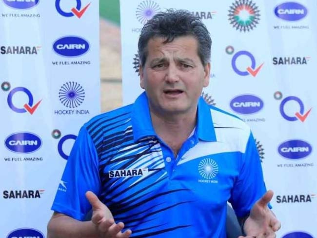 हॉकी में फिर घमासान : कोच और हॉकी इंडिया के चीफ में ठनी हॉकी में फिर घमासान : कोच और हॉकी इंडिया के चीफ में ठनी