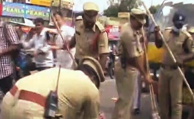 As Garbage Piles Up in Hyderabad, Police Pick Up the Broom