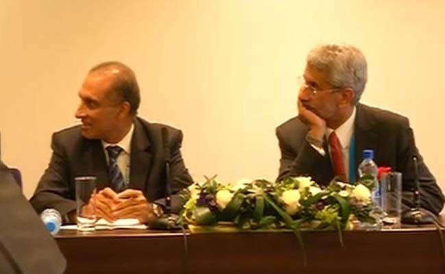 Indo-Pak Foreign Secretaries Meet: Venue Yet To Be Decided, No Role for Hurriyat