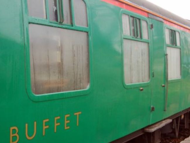 Indian Railway: जानें IRCTC की किचन में कैसे पकता है खाना