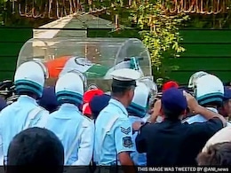 डॉ कलाम का पार्थिव शरीर रामेश्वरम ले जाया गया, अंतिम संस्कार में पीएम मोदी होंगे शामिल डॉ कलाम का पार्थिव शरीर रामेश्वरम ले जाया गया, अंतिम संस्कार में पीएम मोदी होंगे शामिल