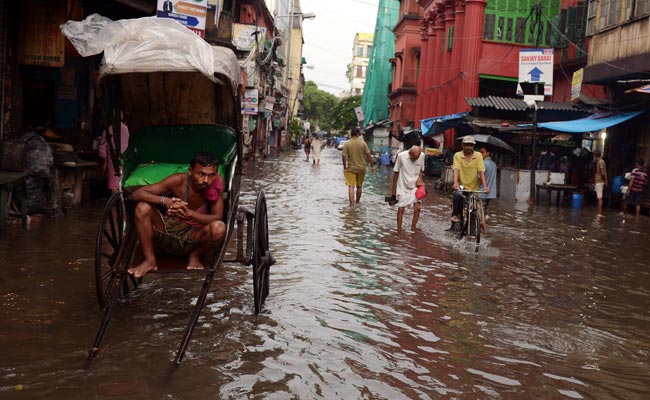 Heavy Rain Waterlogs Kolkata