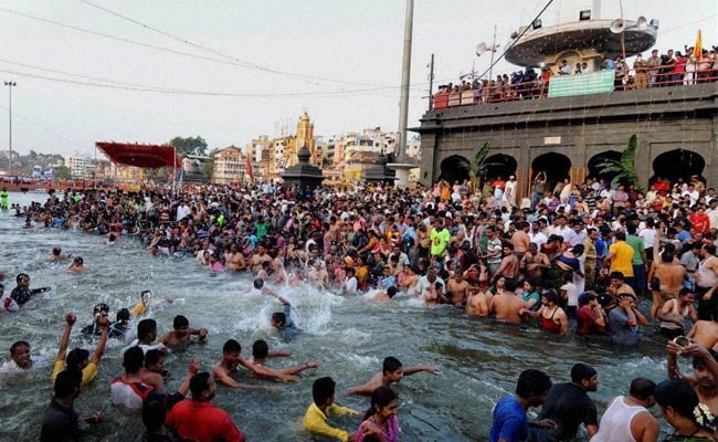 Kumbh Mela Begins in Nashik, Thousands Take Holy Dip