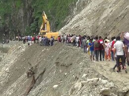 पश्चिम बंगाल के दार्जिलिंग जिले में भारी बारिश से भूस्खलन, 22 लोगों की मौत पश्चिम बंगाल के दार्जिलिंग जिले में भारी बारिश से भूस्खलन, 22 लोगों की मौत
