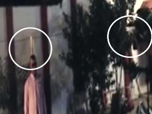 यूपी में डॉन का कारनामा, व्‍यापारी के सिर पर बोतल रखकर चलाई गोली