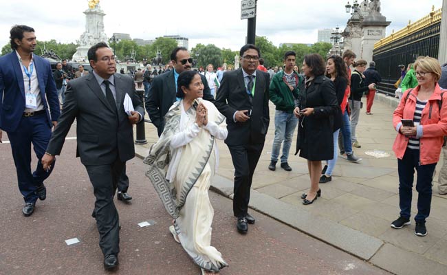 Mamata Banerjee Fights Jet Lag - With a Walk Around in London
