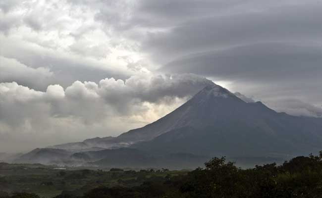 Evacuations as Mexico's 'Volcano of Fire' Erupts