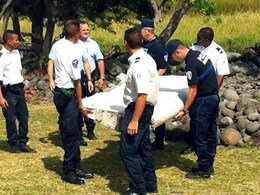 MH370 खोज : पार्ट नंबर से 'पुष्टि', मलबा बोइंग 777 का है, अधिकारियों ने कहा MH370 खोज : पार्ट नंबर से 'पुष्टि', मलबा बोइंग 777 का है, अधिकारियों ने कहा