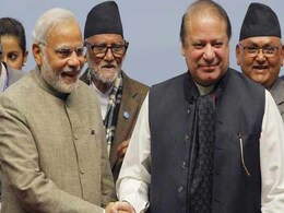 रूस के राष्ट्रपति व्लादिमीर पुतिन की डिनर पार्टी में मोदी और शरीफ के बीच हुई दुआ-सलाम रूस के राष्ट्रपति व्लादिमीर पुतिन की डिनर पार्टी में मोदी और शरीफ के बीच हुई दुआ-सलाम