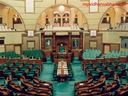 भाजपा विधायक ने मध्य प्रदेश विधानसभा में दिखाई चप्पल! भाजपा विधायक ने मध्य प्रदेश विधानसभा में दिखाई चप्पल!