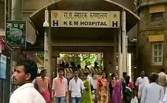 Over 4,000 Doctors Begin Indefinite Strike in Maharashtra