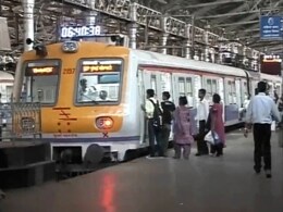 मुंबई की लोकल में एमबीए छात्रा के साथ बदसलूकी की कोशिश, CCTV में कैद हुआ संदिग्ध मुंबई की लोकल में एमबीए छात्रा के साथ बदसलूकी की कोशिश, CCTV में कैद हुआ संदिग्ध