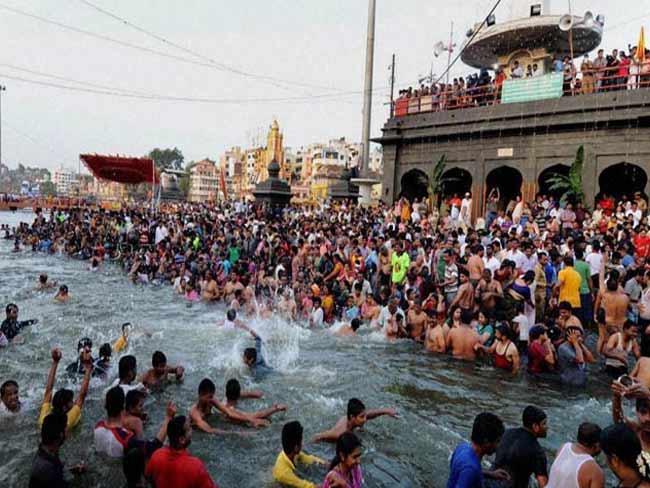 महिला साध्वियों की मांग, प्रशासन दे अलग अखाड़ा और शाही स्नान की जगह