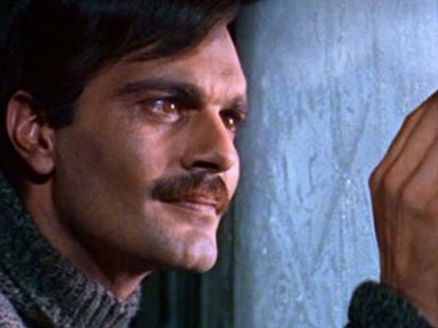 'RIP Movie Legend,' Tweet Celebs on Omar Sharif's Death
