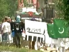 4 Injured in Clashes as Pakistan Flag Hoisted in Kashmir Valley