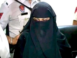 पाकिस्तान से बिना ट्रैवल डॉक्यूमेंट भारत पहुंची महिला, ख़ुफ़िया एजेंसियां सतर्क पाकिस्तान से बिना ट्रैवल डॉक्यूमेंट भारत पहुंची महिला, ख़ुफ़िया एजेंसियां सतर्क