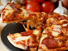 Kitchen Hack: How To Reheat Pizza Without Making it Soggy or Dry Kitchen Hack: How To Reheat Pizza Without Making it Soggy or Dry