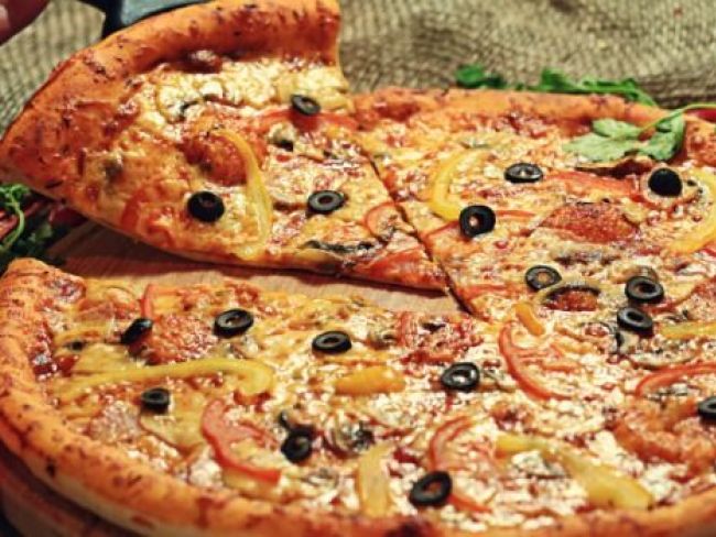 खराब सॉस के कारण डोमिनोज का लाइसेंस निलंबित