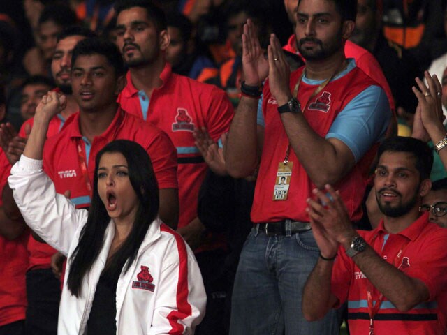 Big B, Aishwarya Lead Cheer Squad at Pro-Kabaddi League