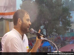 Congress Vice President Rahul Gandhi Battles Heavy Rains to Address Rally in Tiruchirapalli Congress Vice President Rahul Gandhi Battles Heavy Rains to Address Rally in Tiruchirapalli