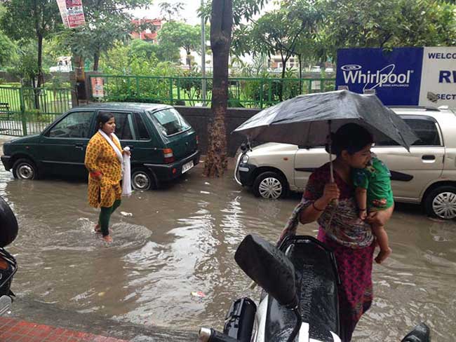 बारिश से सराबोर दिल्ली, अगले 2 और दिन राहत की उम्मीद नहीं