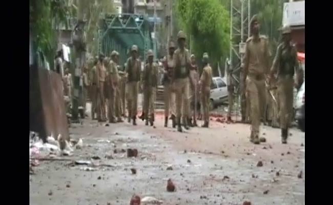 Curfew Imposed in Jammu and Kashmir's Rajouri Over Islamic State Flag