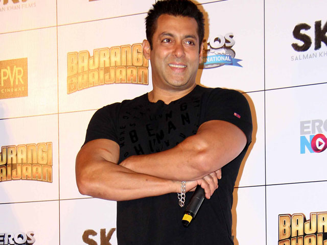 Salman Khan Thanks Akhilesh Yadav For <I>Bajrangi Bhaijaan</i>'s Tax-Free Status