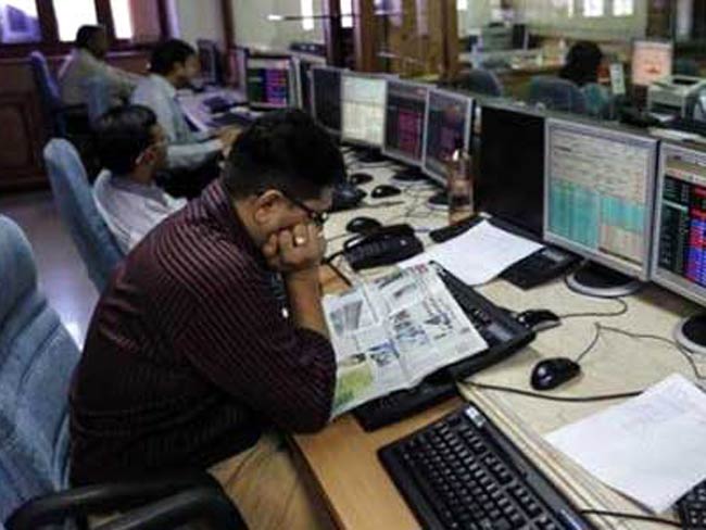 शेयर बाजारों में गिरावट, सेंसेक्स 114 अंक नीचे