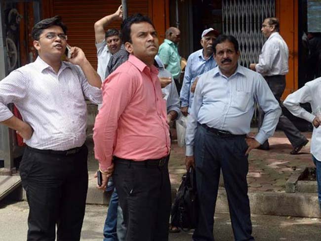 उतार-चढ़ाव भरे कारोबार में सेंसेक्स स्थिर बंद