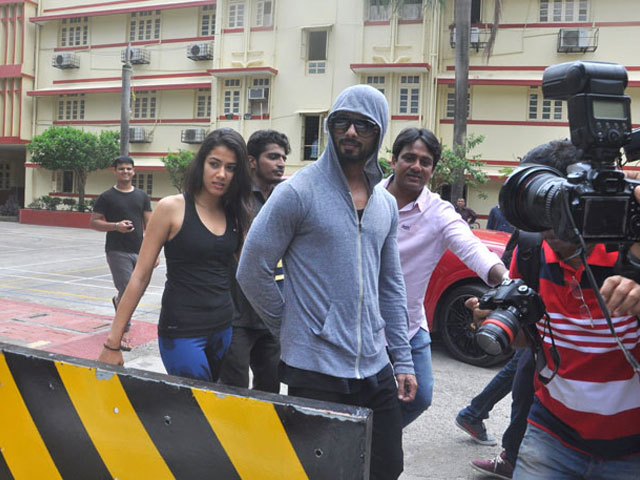 Shahid Kapoor and Mira Rajput Brave the Cameras to go to the Gym