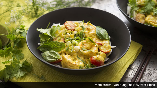 Summery Rice Noodles with Coconut Milk, Curry and Shrimp