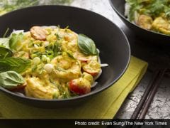 Summery Rice Noodles with Coconut Milk, Curry and Shrimp