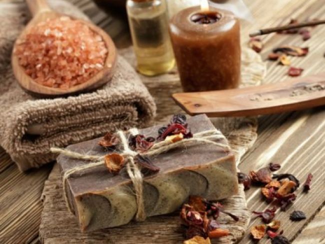 Homemade skin care tips: बारिश के मौसम में ये 5 स्क्रब करेंगे स्किन की देखभाल