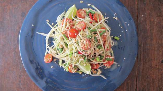 How to Make the Perfect Som Tam