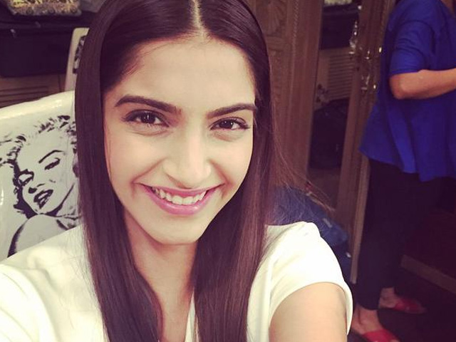 Sonam Kapoor Scores 7 Million Fans on Twitter