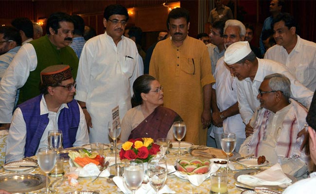 Opposition Stands Together at Sonia Gandhi's Iftar Party, But Mulayam Stays Away